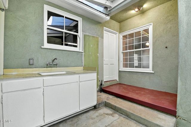 822 Salisbury Road, La Canada Flintridge, CA 91011