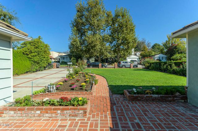 822 Salisbury Road, La Canada Flintridge, CA 91011