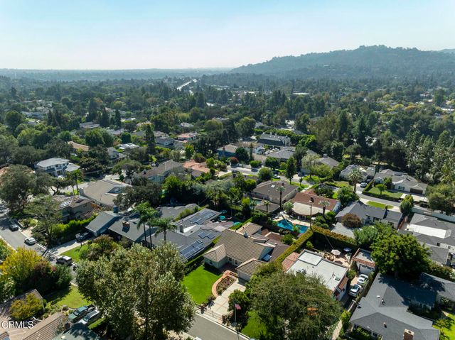 822 Salisbury Road, La Canada Flintridge, CA 91011