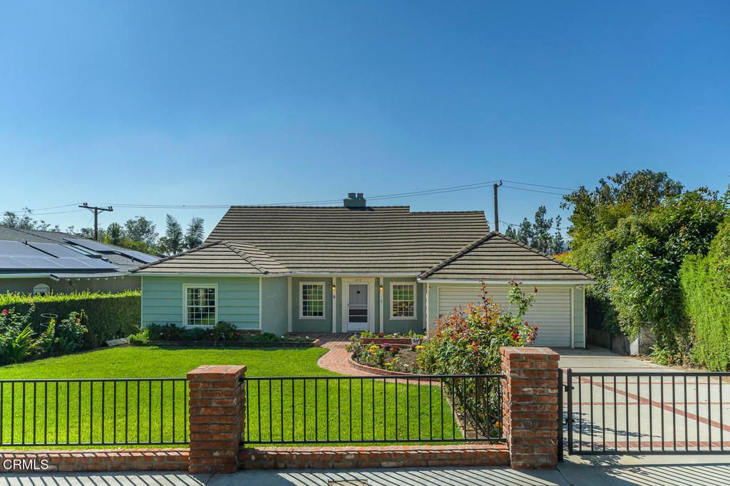 822 Salisbury Road, La Canada Flintridge, CA 91011