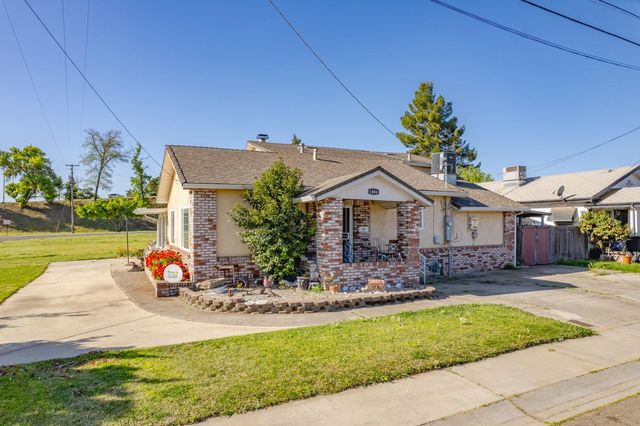 1004 11th St, Marysville, CA 95901