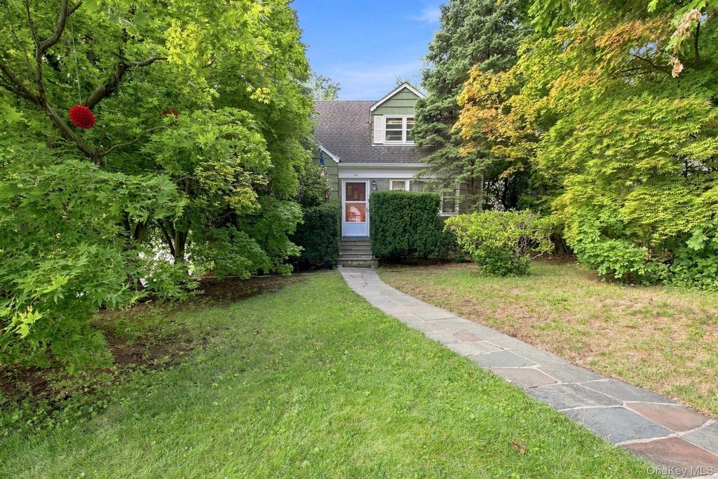 26 Reynolds Place, Scarsdale, NY 10583 — photo 2