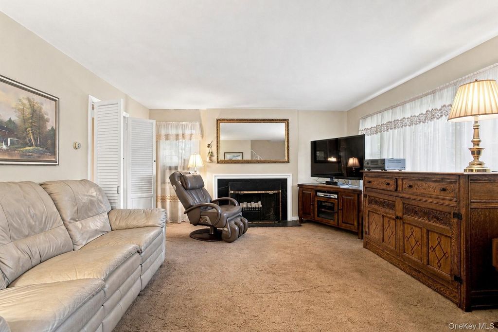 26 Reynolds Place, Scarsdale, NY 10583 — photo 3