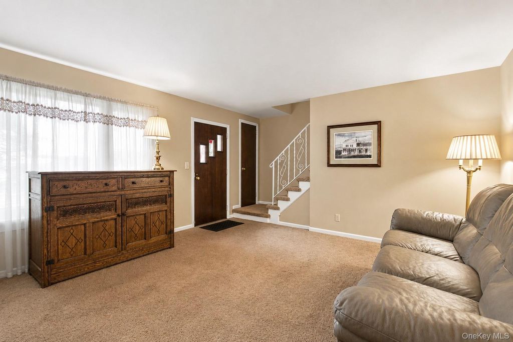 26 Reynolds Place, Scarsdale, NY 10583 — photo 4