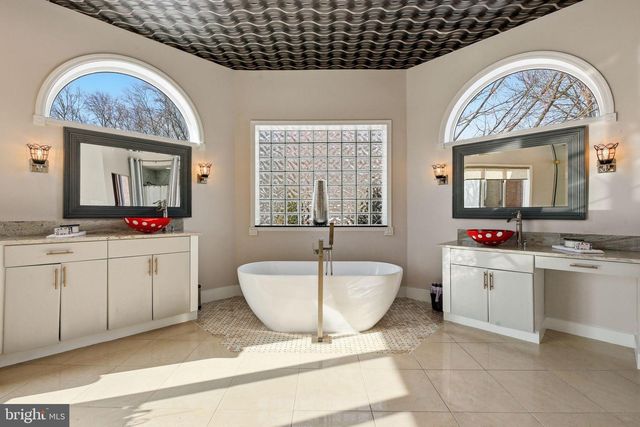 52 PHILLIPS RD, Hainesport, NJ 08036