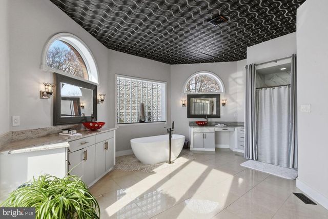 52 PHILLIPS RD, Hainesport, NJ 08036