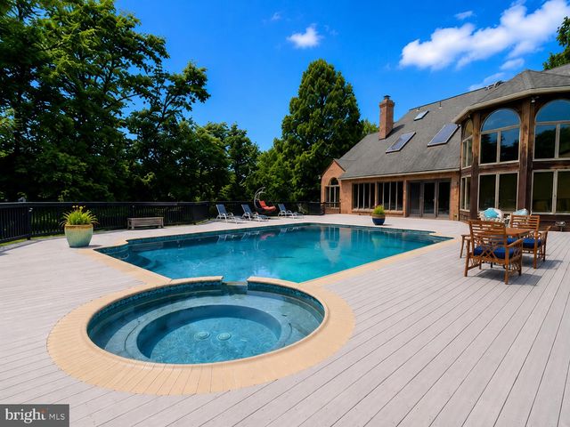 52 PHILLIPS RD, Hainesport, NJ 08036