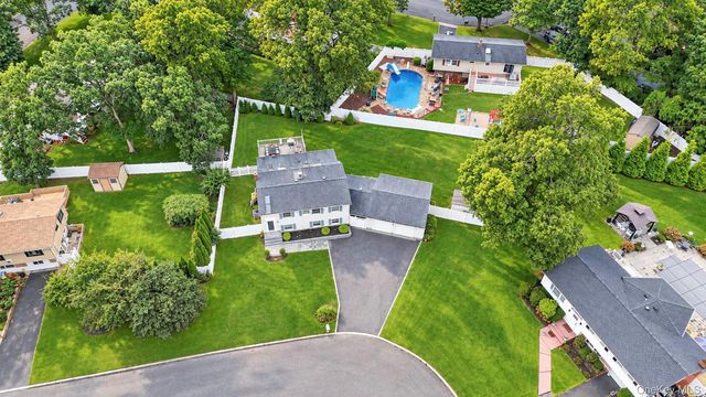 4 Bud Court, East Setauket, NY 11733