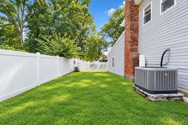 4 Bud Court, East Setauket, NY 11733