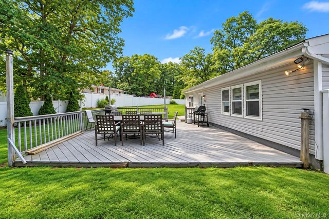 4 Bud Court, East Setauket, NY 11733