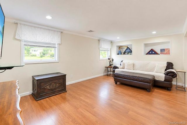 4 Bud Court, East Setauket, NY 11733