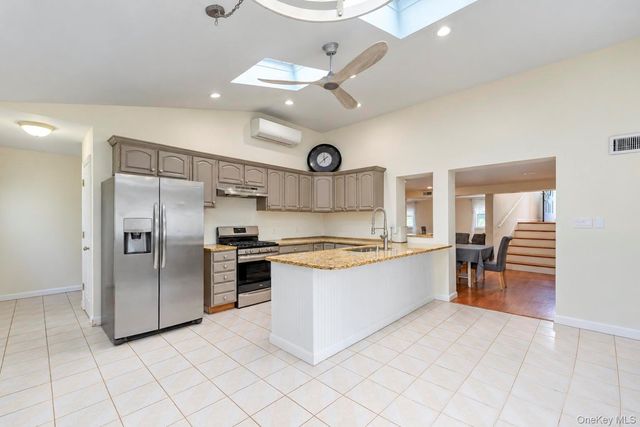 4 Bud Court, East Setauket, NY 11733