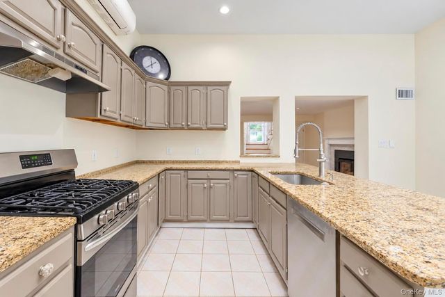 4 Bud Court, East Setauket, NY 11733