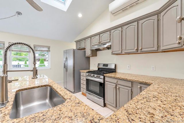 4 Bud Court, East Setauket, NY 11733