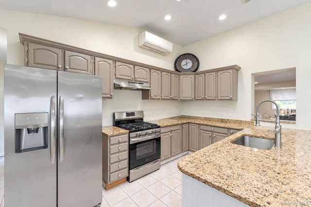 4 Bud Court, East Setauket, NY 11733