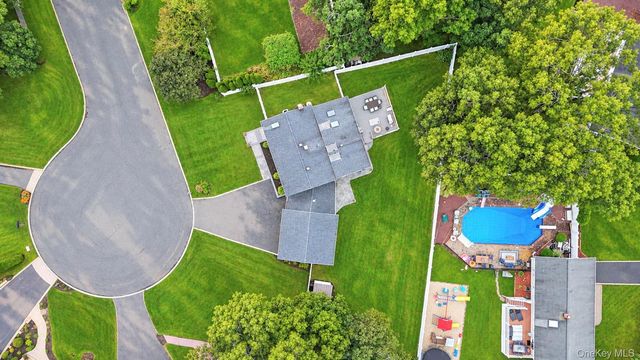 4 Bud Court, East Setauket, NY 11733