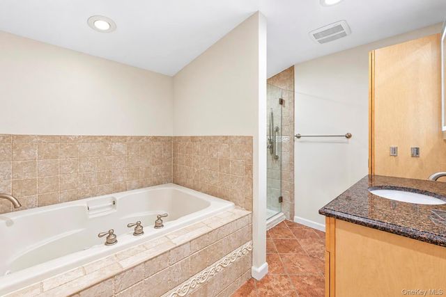 4 Bud Court, East Setauket, NY 11733