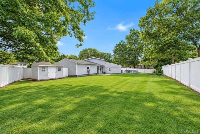 4 Bud Court, East Setauket, NY 11733