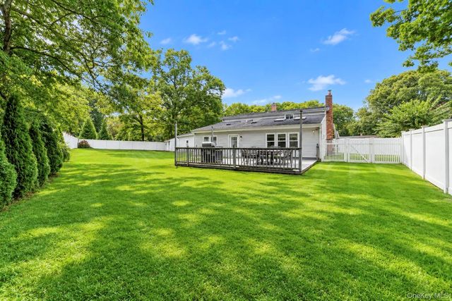 4 Bud Court, East Setauket, NY 11733