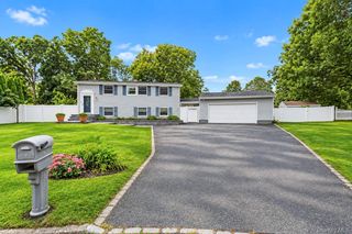 4 Bud Court, East Setauket, NY 11733