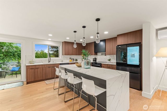 6123 110th Avenue SE, Bellevue, WA 98006