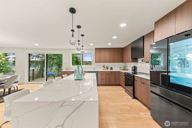 6123 110th Avenue SE, Bellevue, WA 98006