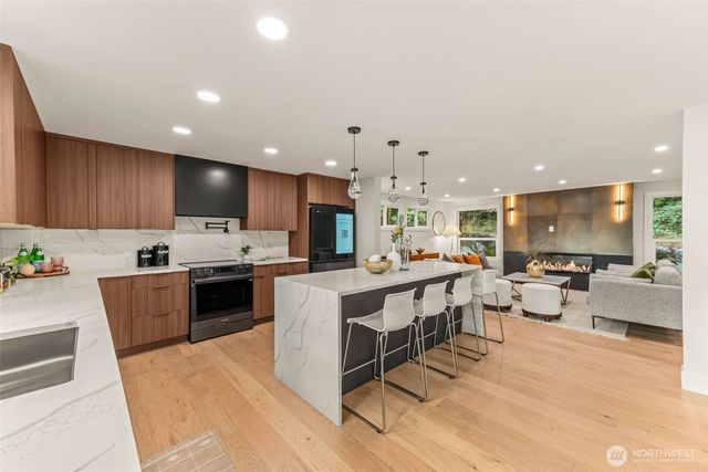 6123 110th Avenue SE, Bellevue, WA 98006