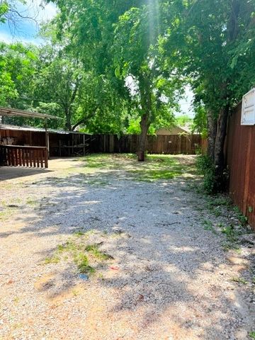 3028 Carnation Avenue, Fort Worth, TX 76111