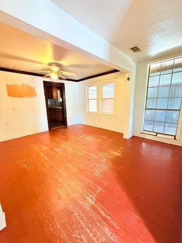 3028 Carnation Avenue, Fort Worth, TX 76111