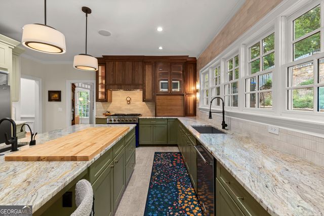 7810 Landowne Drive, Sandy Springs, GA 30350