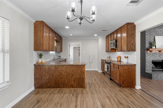 154 Longhorn Parkway, Axtell, TX 76624