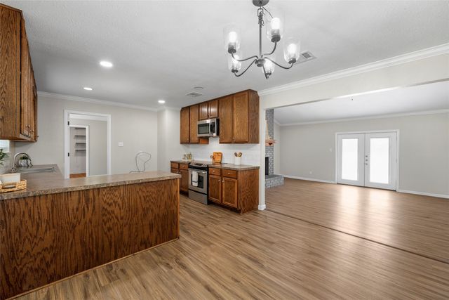 154 Longhorn Parkway, Axtell, TX 76624