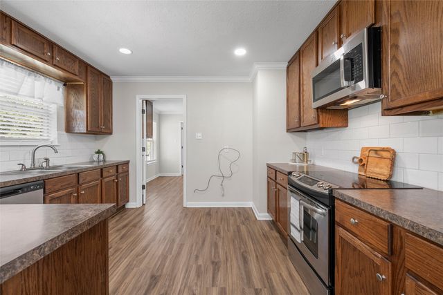 154 Longhorn Parkway, Axtell, TX 76624