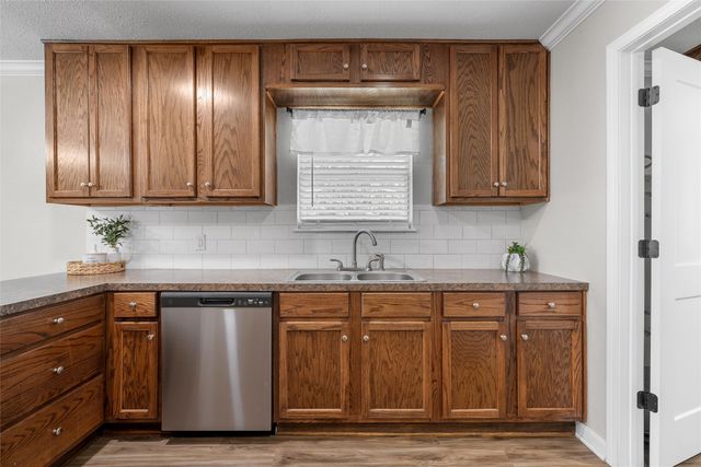 154 Longhorn Parkway, Axtell, TX 76624