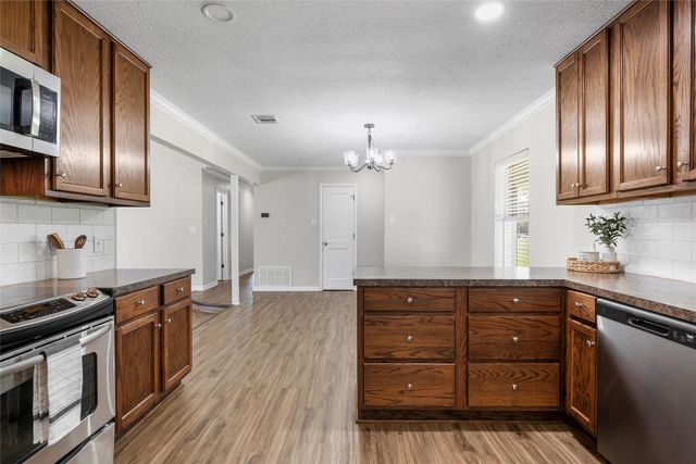 154 Longhorn Parkway, Axtell, TX 76624