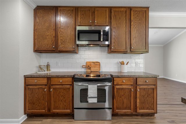 154 Longhorn Parkway, Axtell, TX 76624
