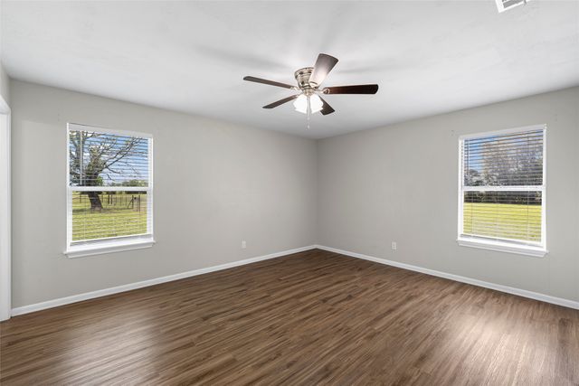 154 Longhorn Parkway, Axtell, TX 76624