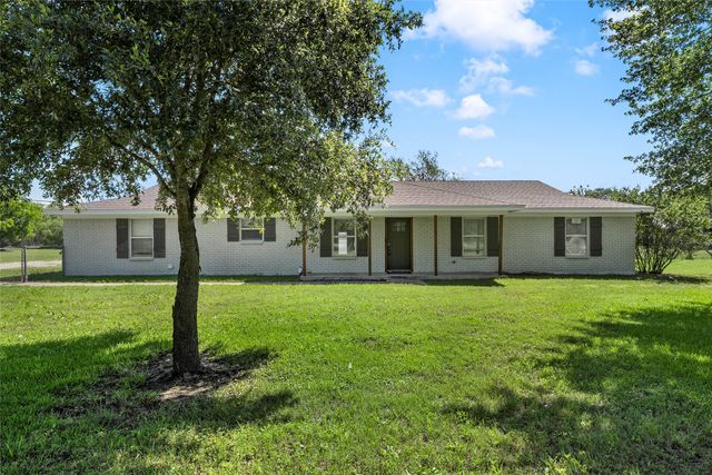 154 Longhorn Parkway, Axtell, TX 76624