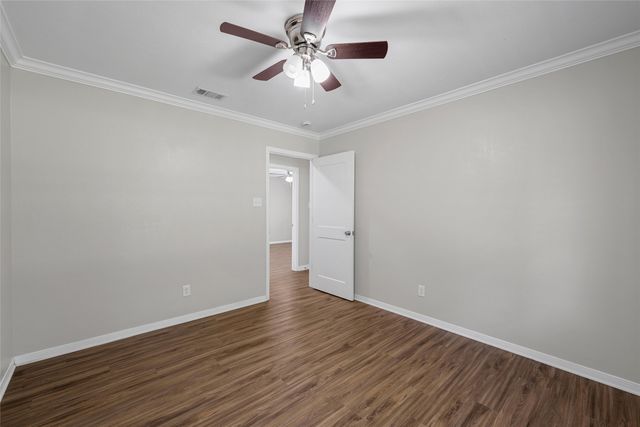 154 Longhorn Parkway, Axtell, TX 76624