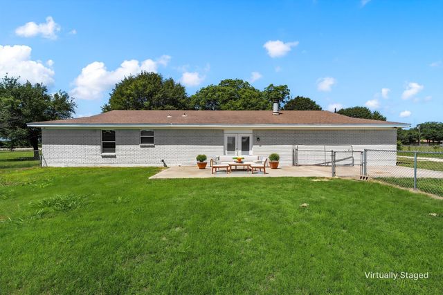 154 Longhorn Parkway, Axtell, TX 76624