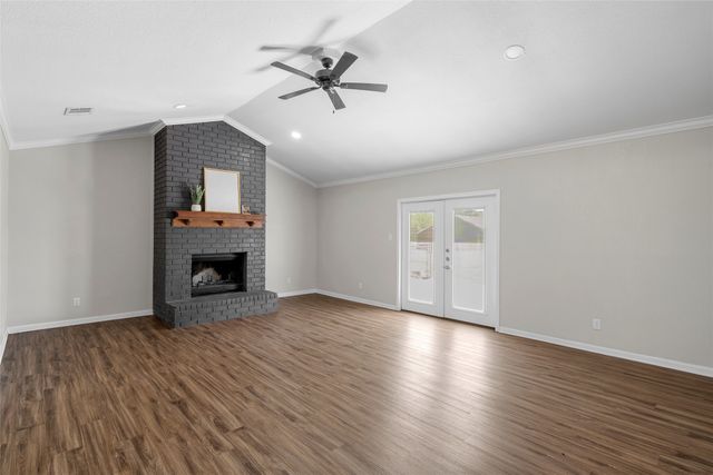 154 Longhorn Parkway, Axtell, TX 76624