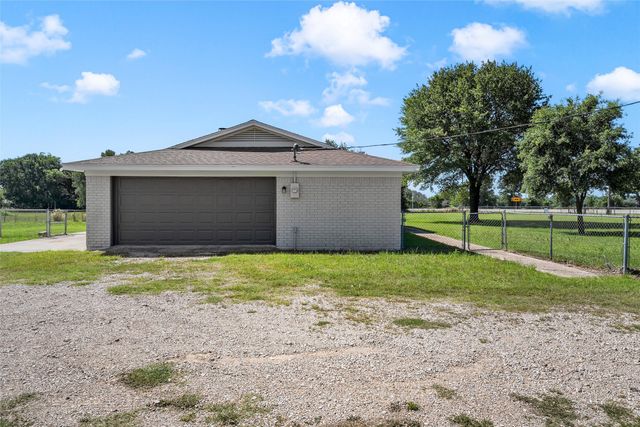 154 Longhorn Parkway, Axtell, TX 76624