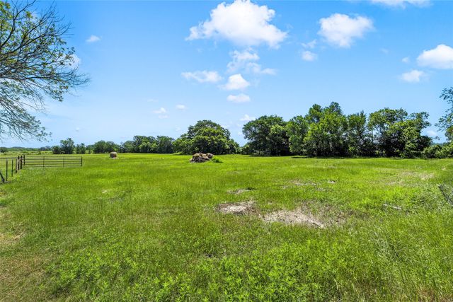 154 Longhorn Parkway, Axtell, TX 76624