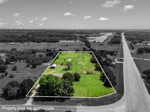 154 Longhorn Parkway, Axtell, TX 76624