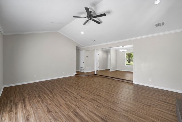 154 Longhorn Parkway, Axtell, TX 76624