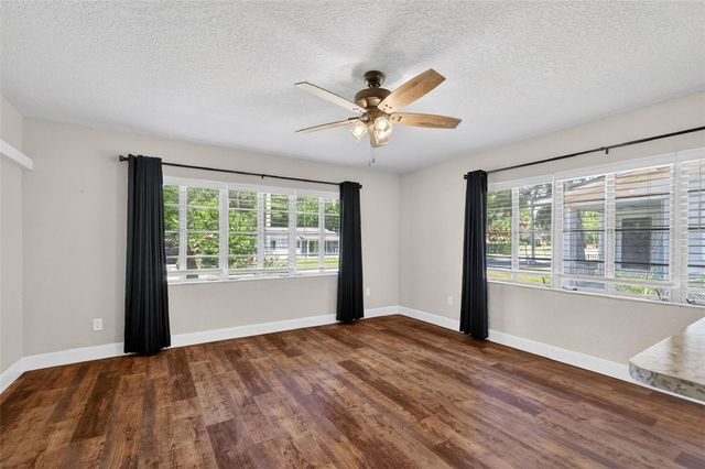 205 E 10TH AVENUE, Mount Dora, FL 32757