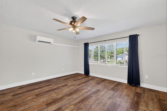 205 E 10TH AVENUE, Mount Dora, FL 32757