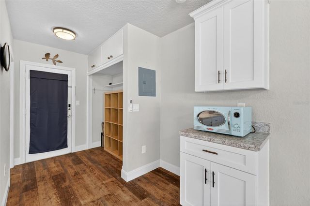 205 E 10TH AVENUE, Mount Dora, FL 32757