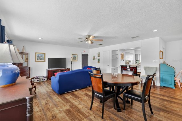 205 E 10TH AVENUE, Mount Dora, FL 32757