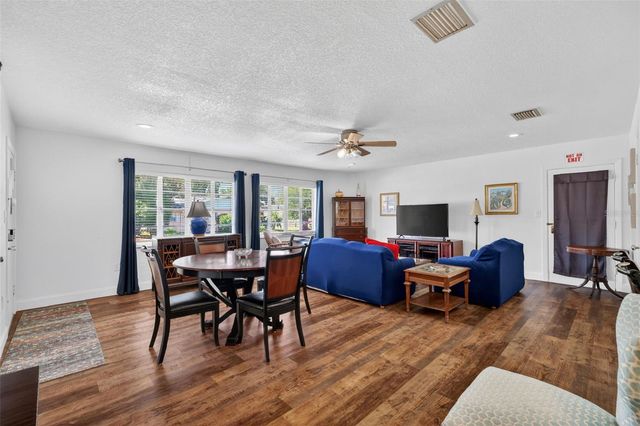 205 E 10TH AVENUE, Mount Dora, FL 32757